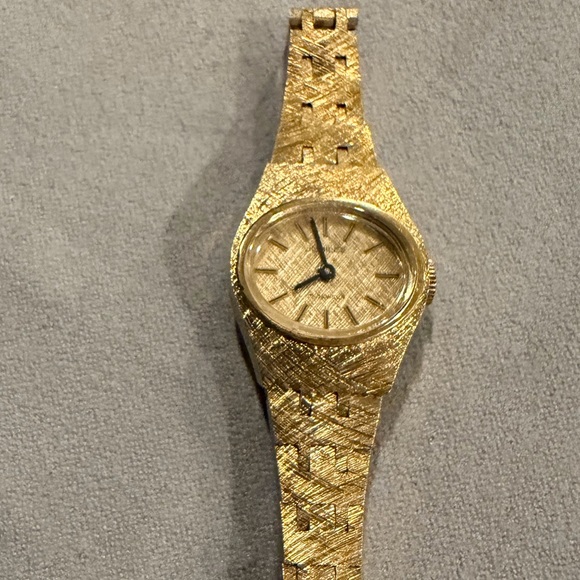 Gold Textured Watch - Picture 4 of 10